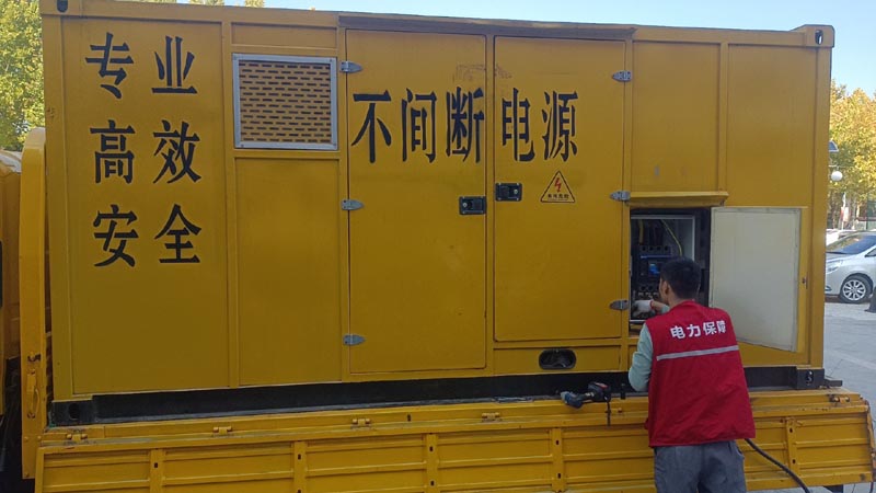 海城柴油发电机组和UPS电源配合使用时，如何避免切换过程中的电力中断？